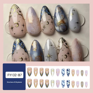 أظافر يد برسومات القمر الناعم