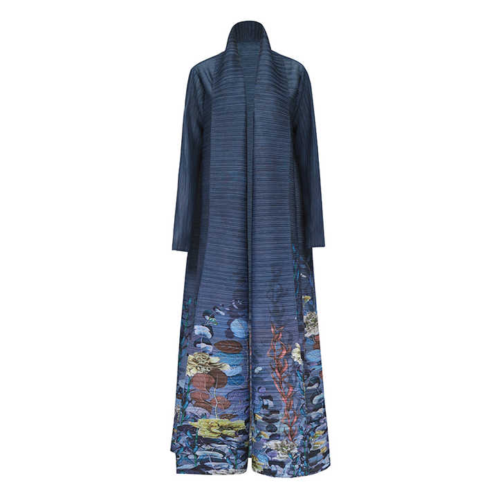 Modern and luxurious women's abayas 