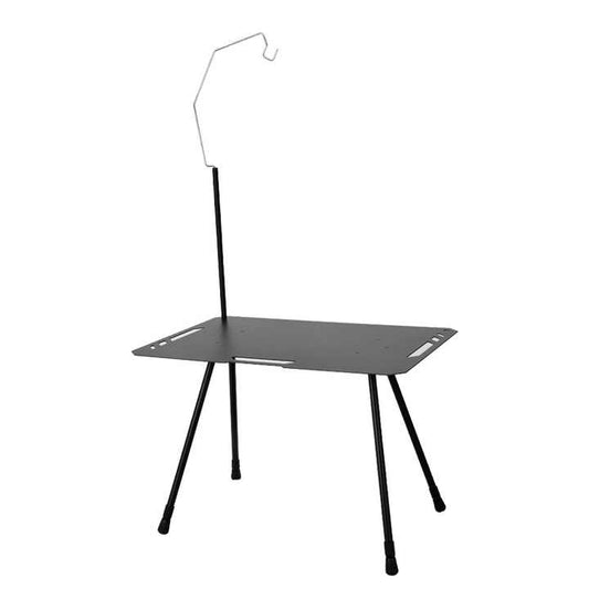 Picnic tables . طاولات الرحلات
