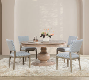 طاولة وكراسي فاخرة