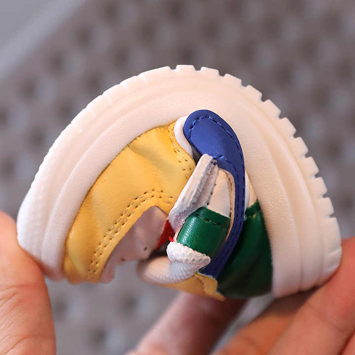 أحذية رياضية مسطحة ، كاجوال ، جلد ، للأطفال . Flat, casual, leather, children's sneakers