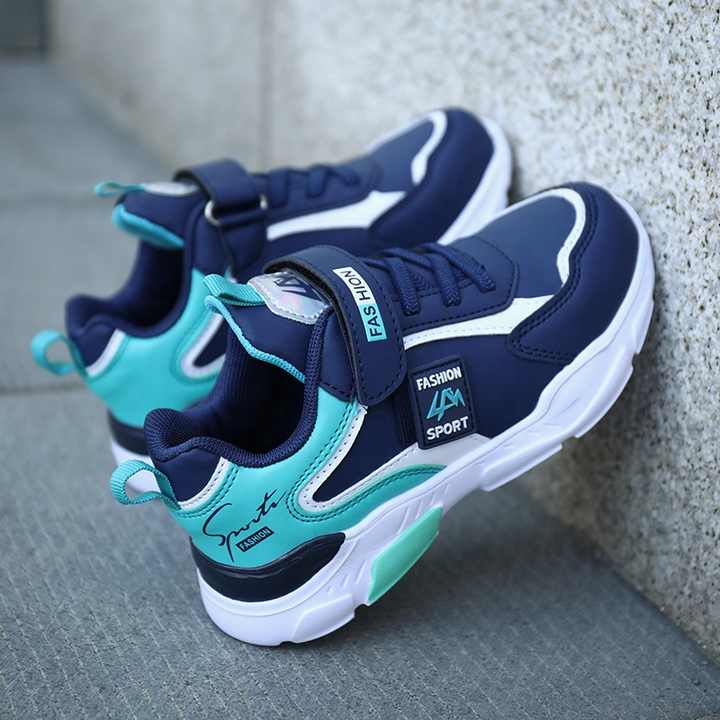 New fashion kids sneakers . موضة جديدة أحذية رياضية للأطفال