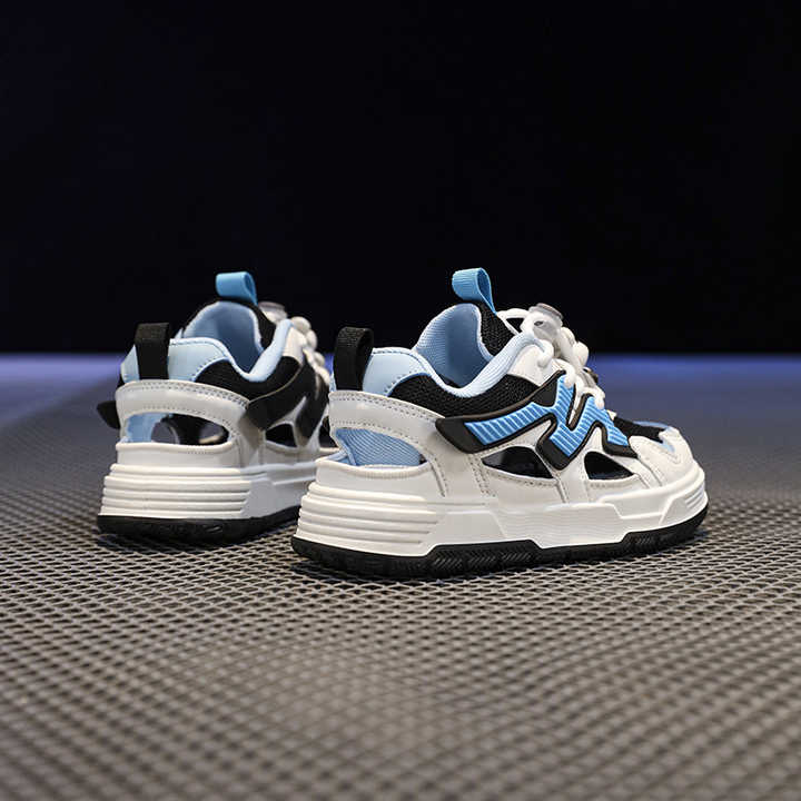 New fashion kids sneakers . موضة جديدة أحذية رياضية للأطفال