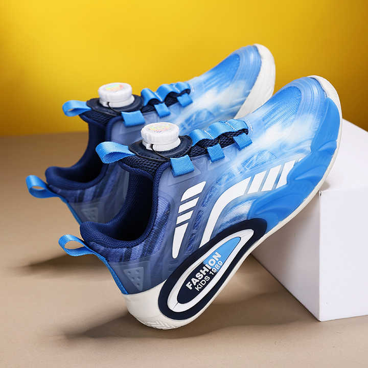 أحذية رياضية جديدة عالية الجودة  . New high quality sneakers