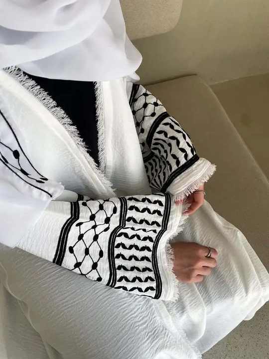 Women's abayas for outings and occasions 