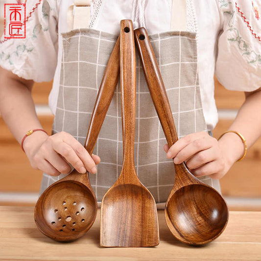 Wooden cooking utensils 