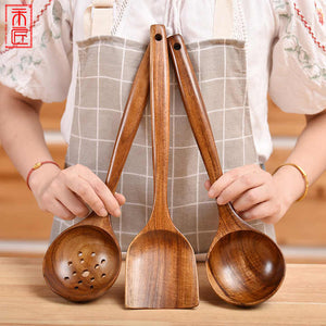 Wooden cooking utensils 