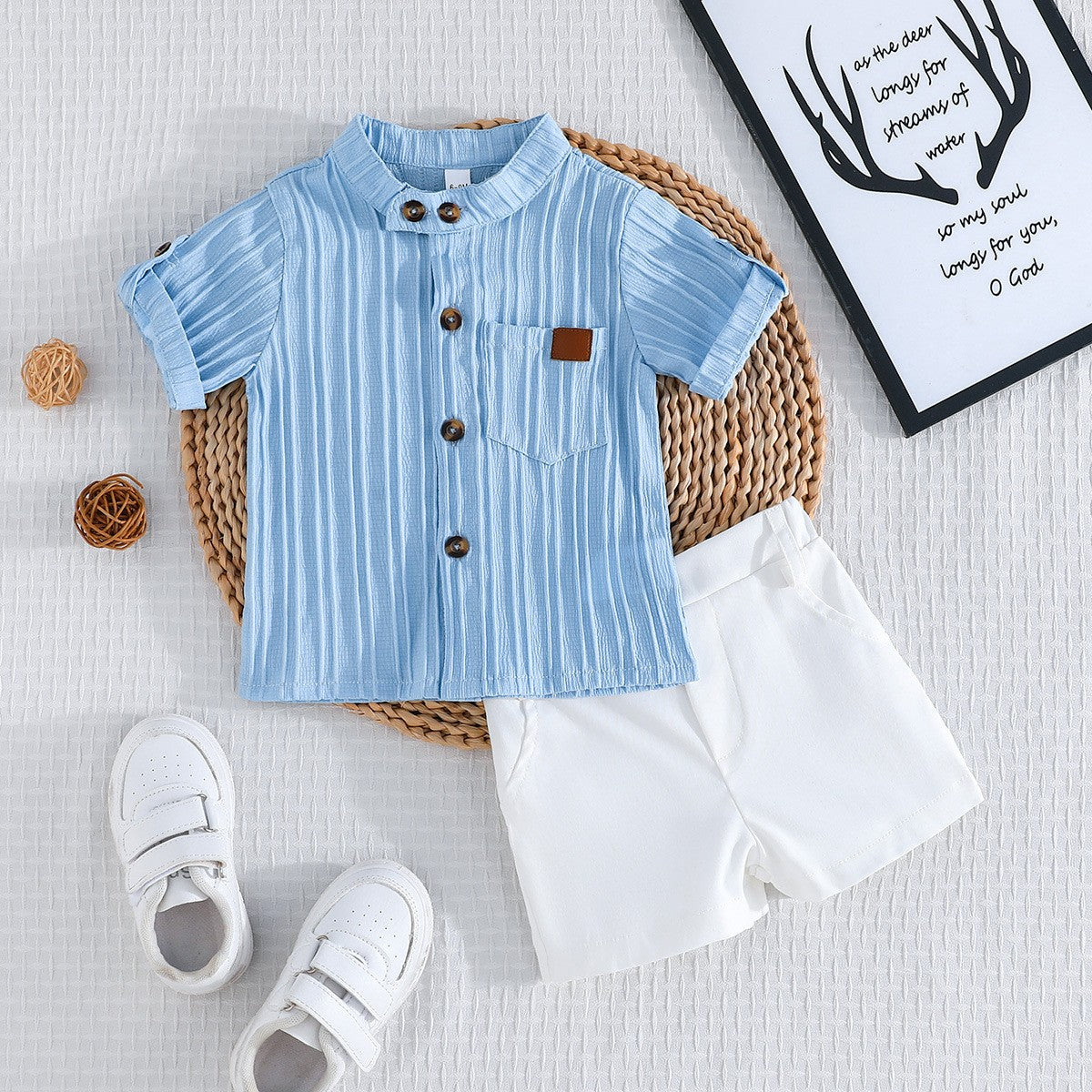 مجموعة الملابس للأولاد الصغار