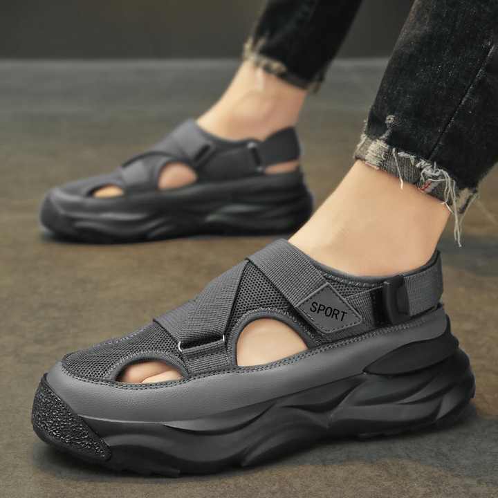 Fashionable men's beach sandals 