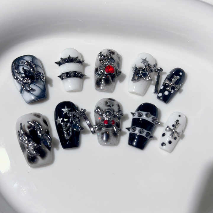 Spider nail art 