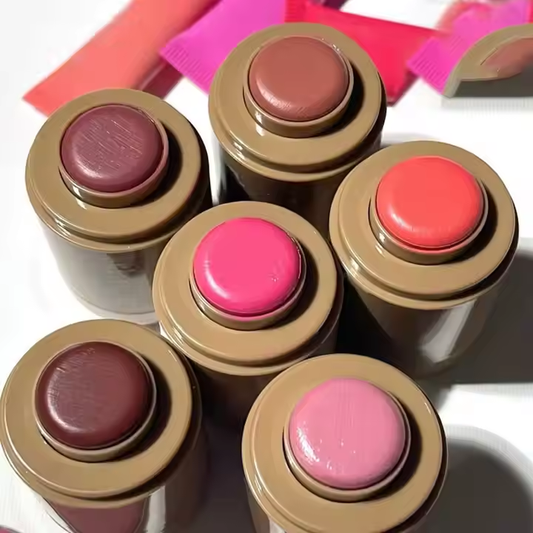 أحمر وجه كريمي