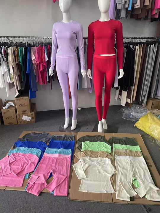 Red Women's Clothing Custom Logo-ملابس نسائية حمراء