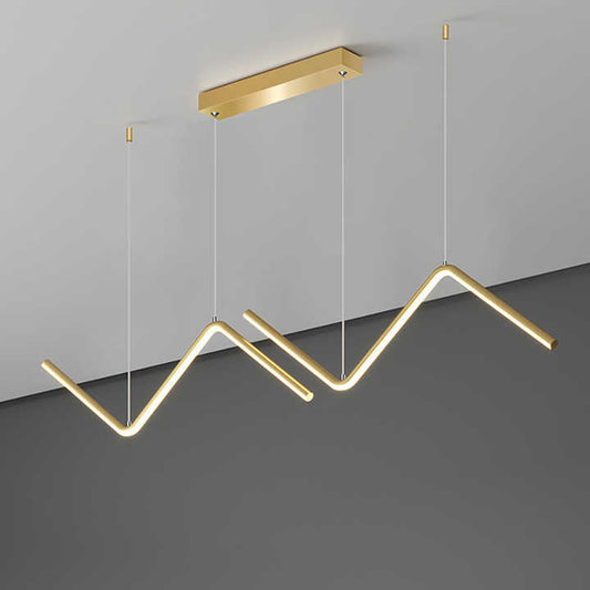 مصابيح متدلية خطية LED باللونين الذهبي . Gold and black LED linear pendant lights in industrial