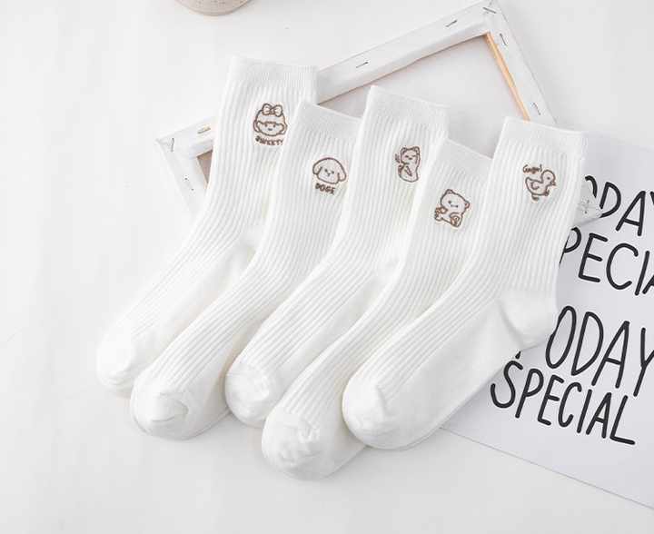 White Animal Embroidery Korean Socksجوارب نسائية للبالغين، جوارب نسائية بيضاء مطرزة
