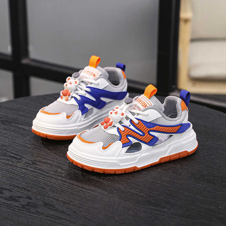 New fashion kids sneakers . موضة جديدة أحذية رياضية للأطفال