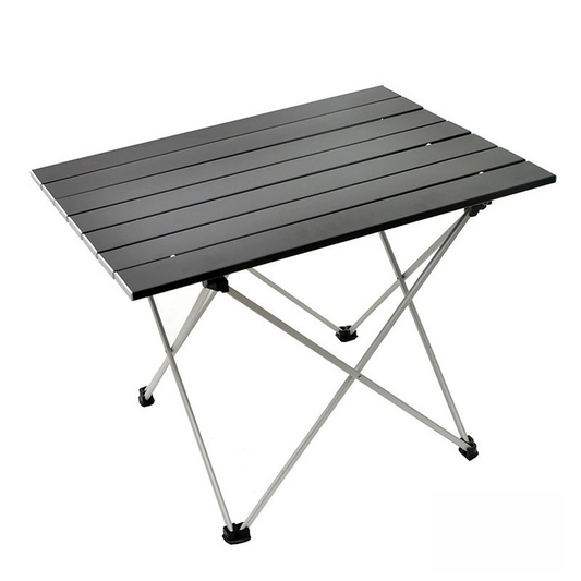 Picnic tables . طاولات الرحلات