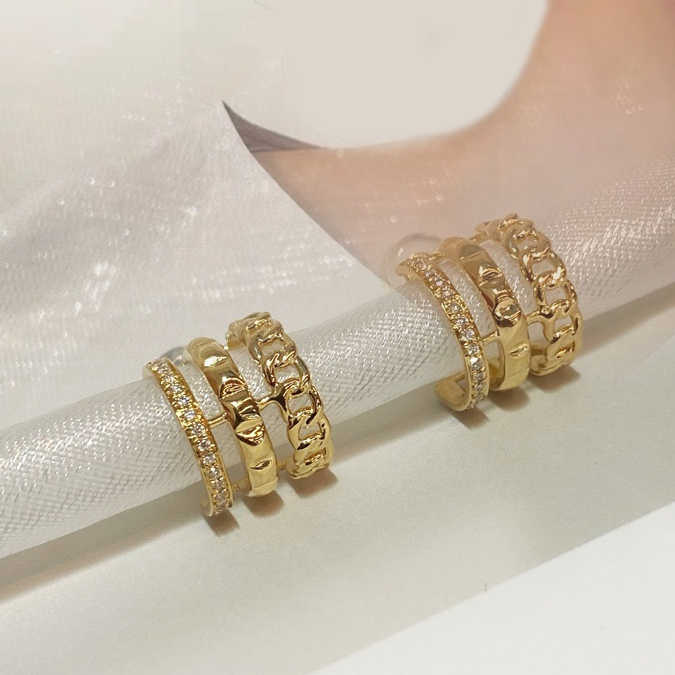 hoop earrings 