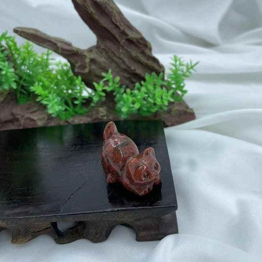 بوصة حجم صغير من الأحجار الكريمة اللطيفة . اكسسوارات حيوانات .