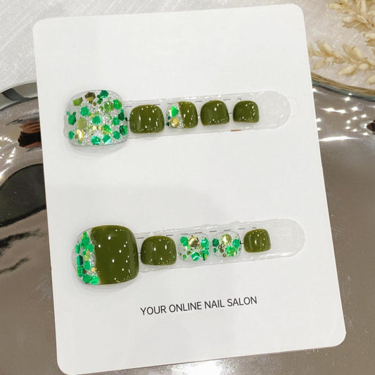 أظافر قدم بلون صيفي