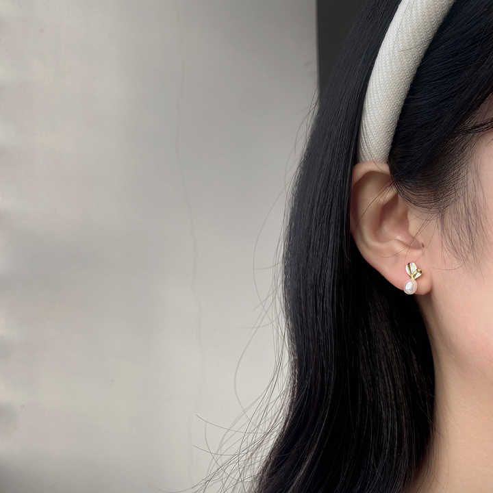 dangling earrings
