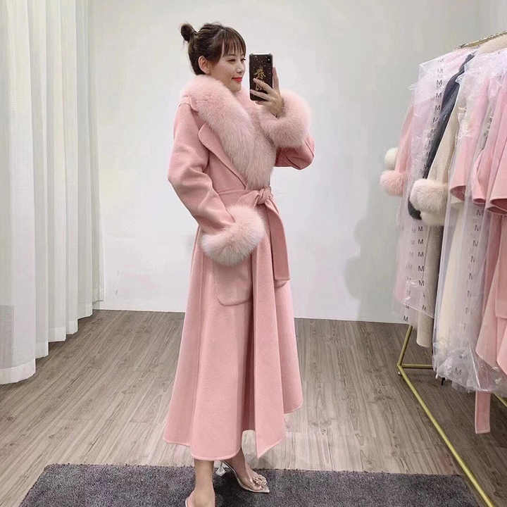 Elegant women's long wool and cashmere coat