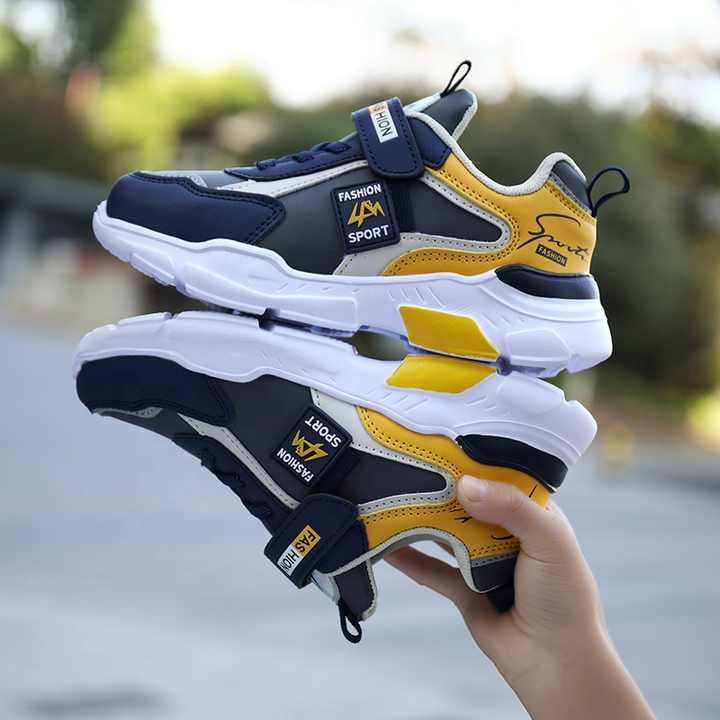 New fashion kids sneakers . موضة جديدة أحذية رياضية للأطفال