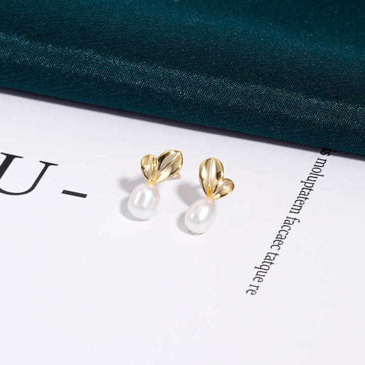 dangling earrings