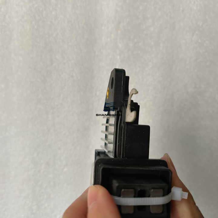 Electrical system voltage regulator 