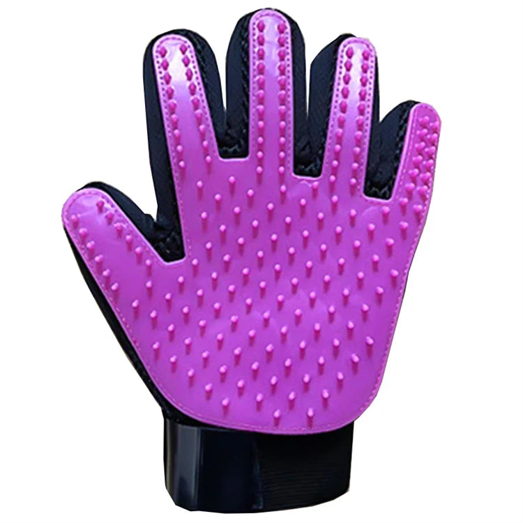 Cat grooming gloves for pet trips, brushes, and cleaning tools. 