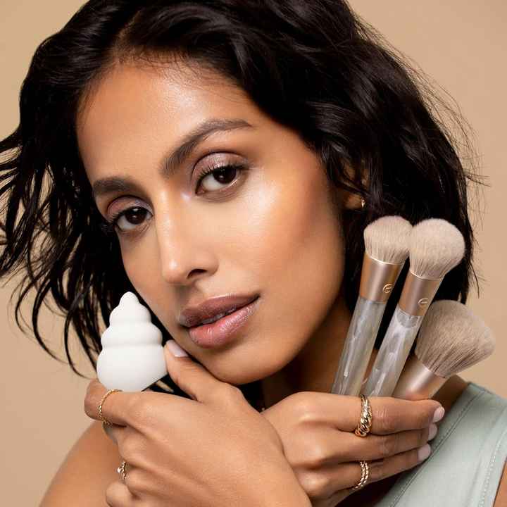 Eco-friendly makeup brush set