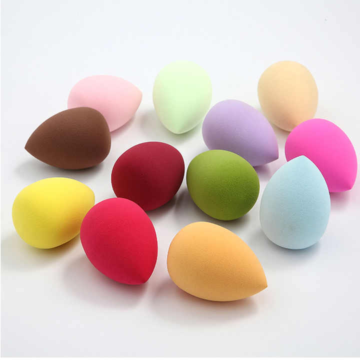 Face with beauty blender 