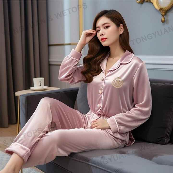 Women's pajamas 