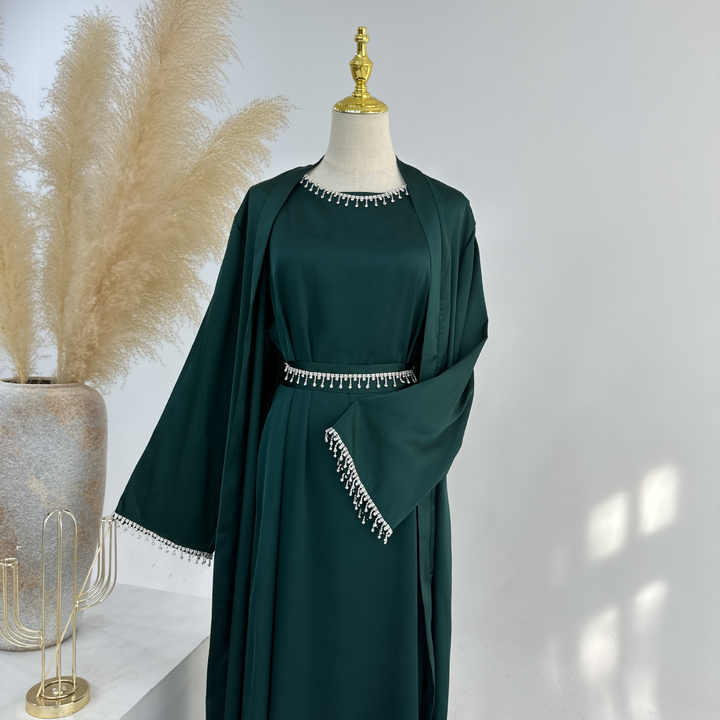 عبايات نسائيه ملونة