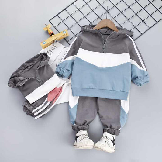 ملابس أطفال 2021 في مجموعات الأولاد . Children's clothing 2021 in boys' sets