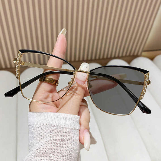 نظارات فوتوكرومية عصرية للنساء Fashionable photochromic glasses for women