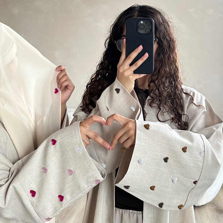 عباية مزينة ملونة