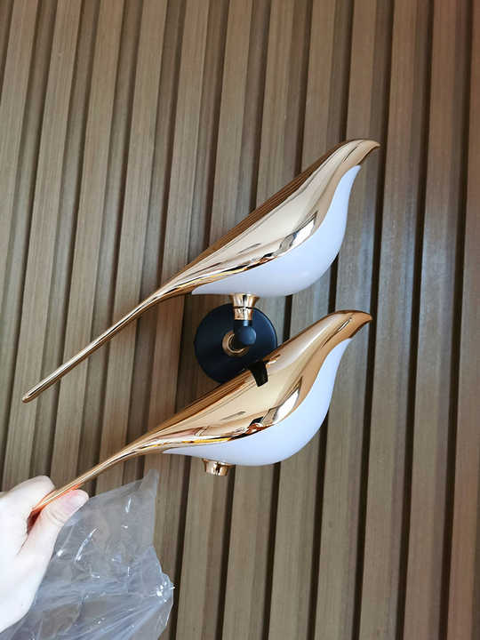 مصباح حائط  الطراز