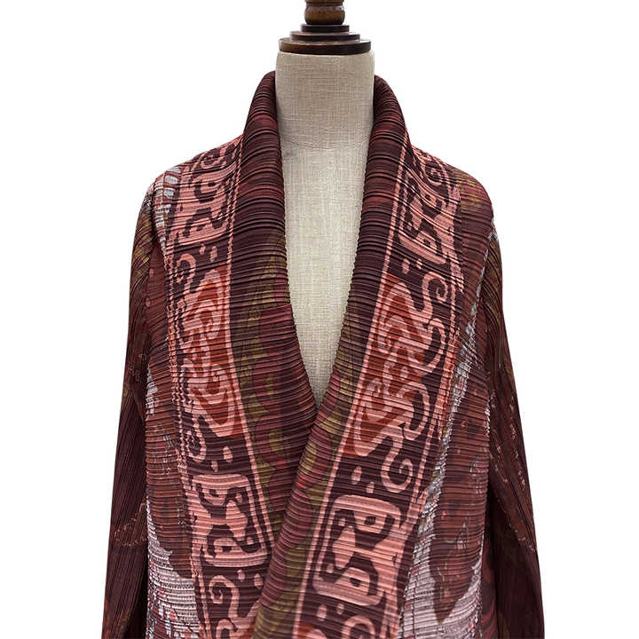 Practical and luxurious abayas 