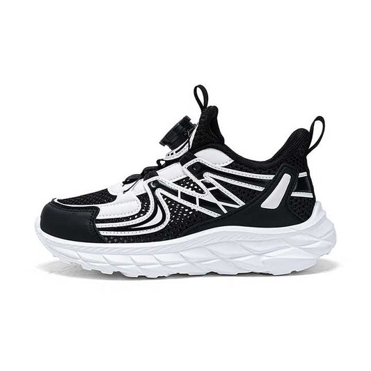 أحذية رياضية للأولاد منخفضة التكلفة أحذية صيفية . Low-cost boys' sports shoes, summer breathable shoes