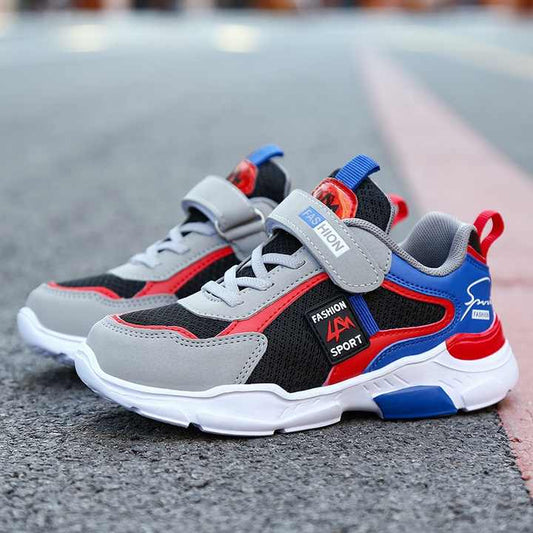 New fashion kids sneakers . موضة جديدة أحذية رياضية للأطفال