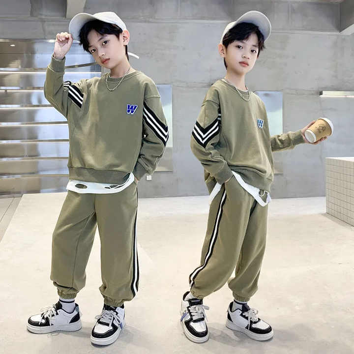 Boys' clothing set. 