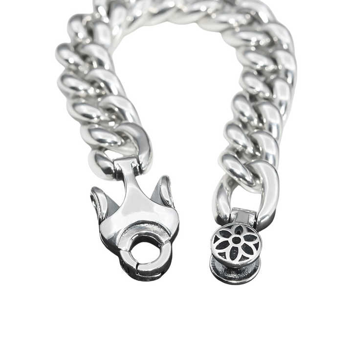 Best selling trendy versatile cherry blossom bracelet. 