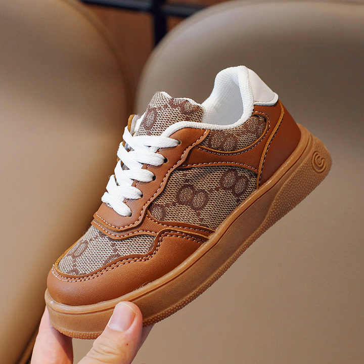 أحذية رياضية جديدة عالية الجودة  . New high quality sneakers