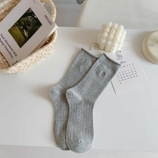 Fashion Embroidered Cotton Women's Socks UF4306جوارب بسيطة متوسطة الطول، جوارب طويلة ناعمة
