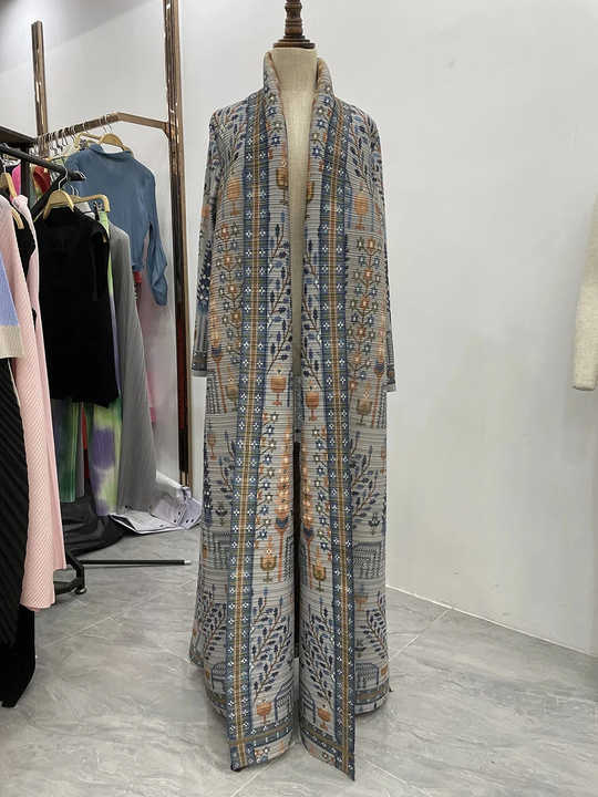 Luxurious and elegant women's colorful abayas 