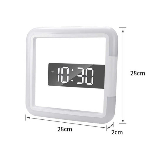 ساعة بلاستيكية جديدة