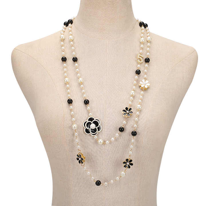 Camellia pearl necklace 