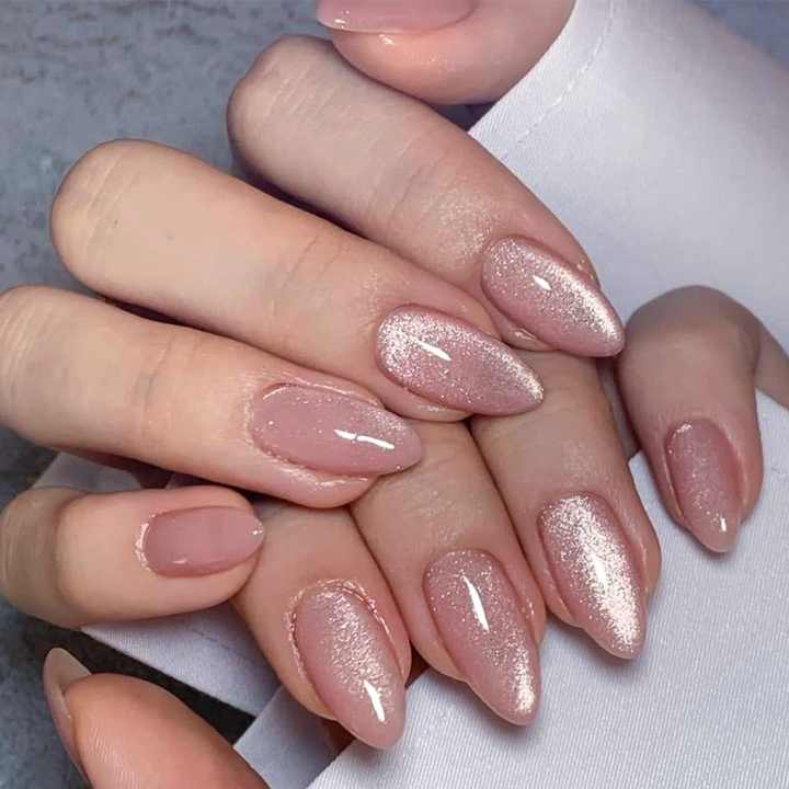 Short Almond Nail - أظافر اللوز القصيرة