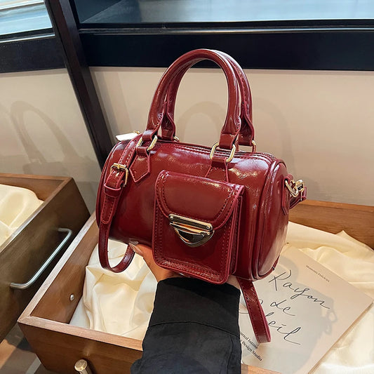 حقائب يد نسائية بتصميمات أنيقة للشابات