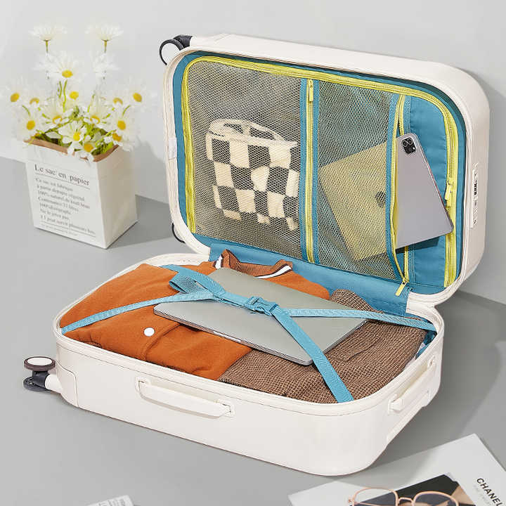 Lightweight, versatile bags 